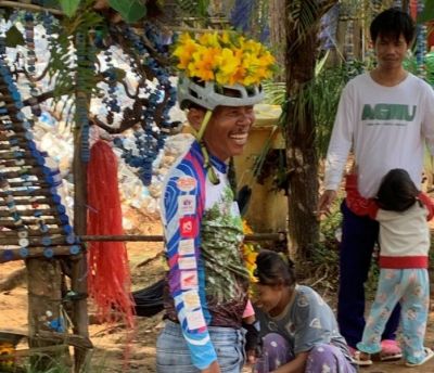Nicholas Archer Cycling on the  tour with redspokes